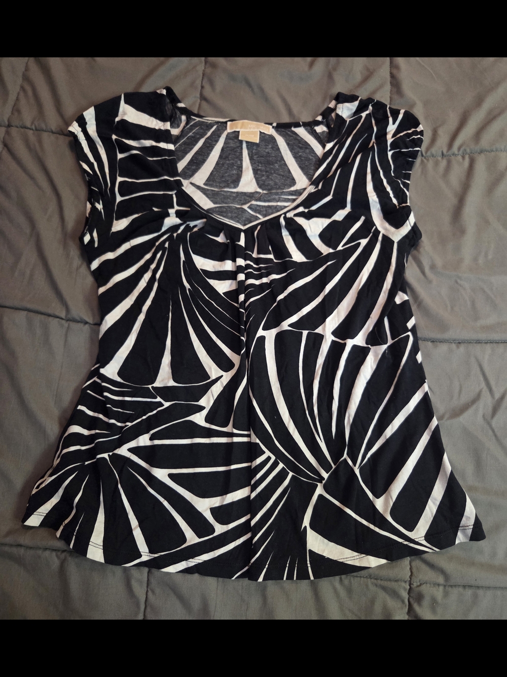MICHAEL Michael Kors Black and White Graphic Short-Sleeve Top
